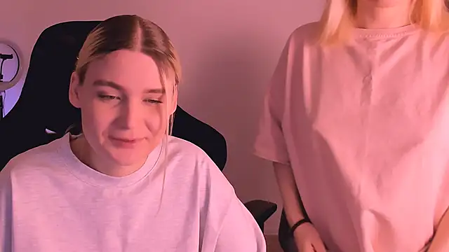 Snapshot of hotblonds chatting on December 31, 2:36 pm hotblonds online show from December 31, 2:36 pm