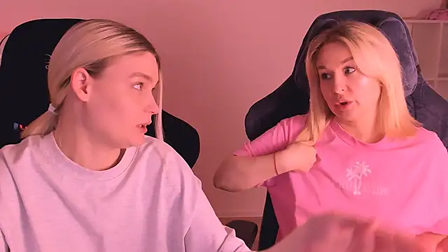 Snapshot of hotblonds chatting on January 3, 6:57 pm hotblonds online show from January 3, 6:57 pm