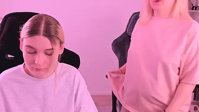 Snapshot of hotblonds chatting on January 4, 12:38 pm hotblonds online show from January 4, 12:38 pm