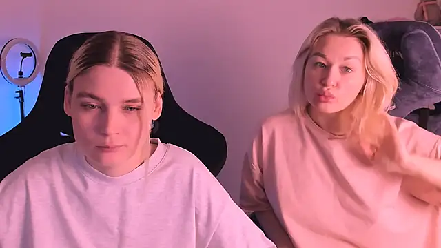 Snapshot of hotblonds chatting on January 5, 3:34 pm hotblonds online show from January 5, 3:34 pm