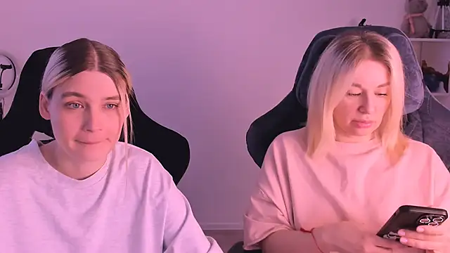 Snapshot of hotblonds chatting on January 7, 12:41 pm hotblonds online show from January 7, 12:41 pm