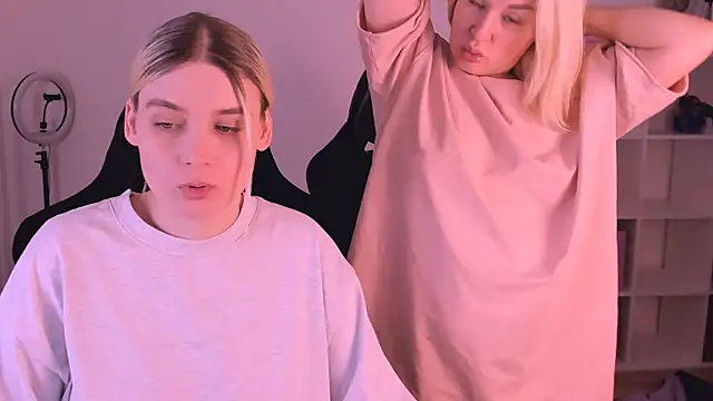 Snapshot of hotblonds chatting on January 7, 4:48 pm hotblonds online show from January 7, 4:48 pm