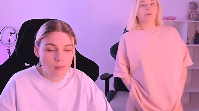 Snapshot of hotblonds chatting on January 12, 10:12 am hotblonds online show from January 12, 10:12 am