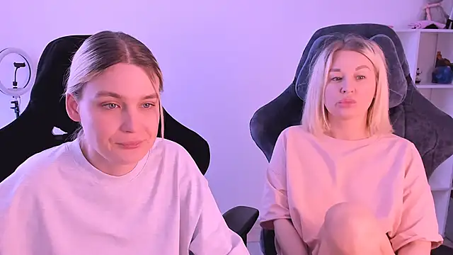 Snapshot of hotblonds chatting on January 13, 10:03 am hotblonds online show from January 13, 10:03 am