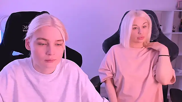 Snapshot of hotblonds chatting on January 23, 9:39 am hotblonds online show from January 23, 9:39 am