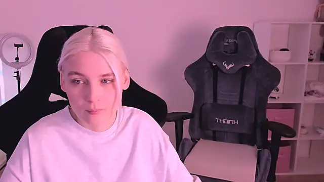 Snapshot of hotblonds chatting on January 24, 6:57 am hotblonds online show from January 24, 6:57 am