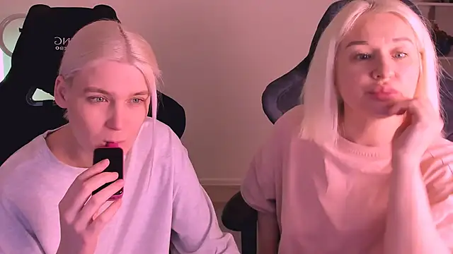 Snapshot of hotblonds chatting on January 27, 2:24 pm hotblonds online show from January 27, 2:24 pm