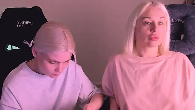 Snapshot of hotblonds chatting on January 27, 5:26 pm hotblonds online show from January 27, 5:26 pm