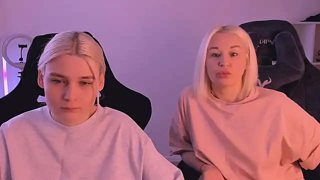 Snapshot of hotblonds chatting on February 3, 12:14 pm hotblonds online show from February 3, 12:14 pm