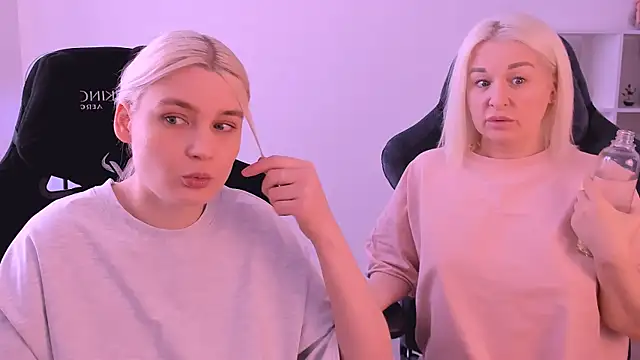 Snapshot of hotblonds chatting on February 4, 11:16 am hotblonds online show from February 4, 11:16 am