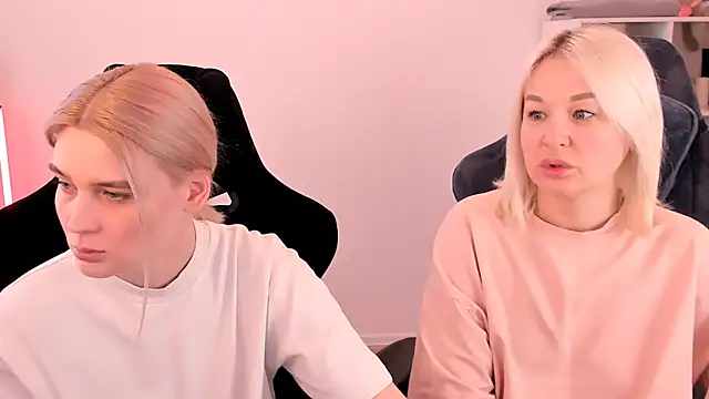 Snapshot of hotblonds chatting on March 6, 10:52 am hotblonds online show from March 6, 10:52 am