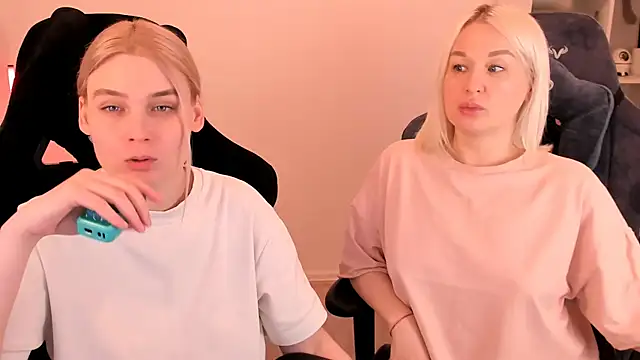 Snapshot of hotblonds chatting on March 6, 3:45 pm hotblonds online show from March 6, 3:45 pm