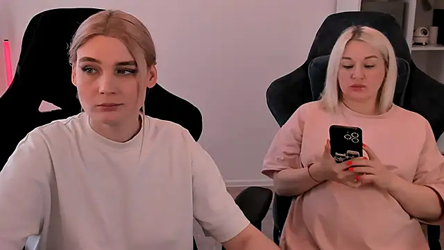 Snapshot of hotblonds chatting on March 7, 9:29 am hotblonds online show from March 7, 9:29 am