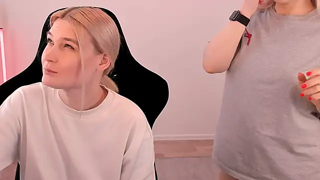 Snapshot of hotblonds chatting on March 14, 10:50 am hotblonds online show from March 14, 10:50 am