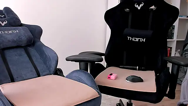 Snapshot of hotblonds chatting on October 9, 11:19 am hotblonds online show from October 9, 11:19 am