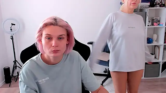 Snapshot of hotblonds chatting on October 11, 10:25 am hotblonds online show from October 11, 10:25 am