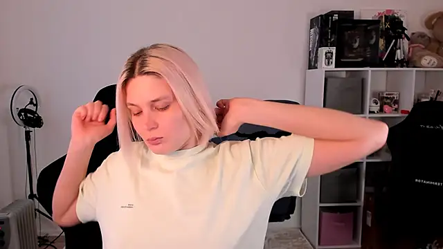 Snapshot of hotblonds chatting on November 23, 11:10 am hotblonds online show from November 23, 11:10 am