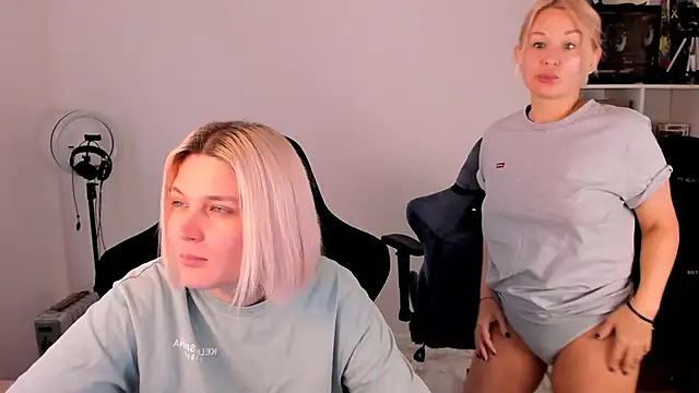 Snapshot of hotblonds chatting on November 28, 11:02 am hotblonds online show from November 28, 11:02 am