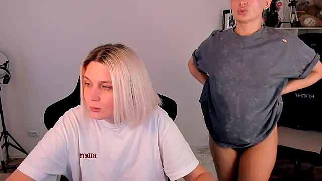 Snapshot of hotblonds chatting on December 21, 11:06 am hotblonds online show from December 21, 11:06 am