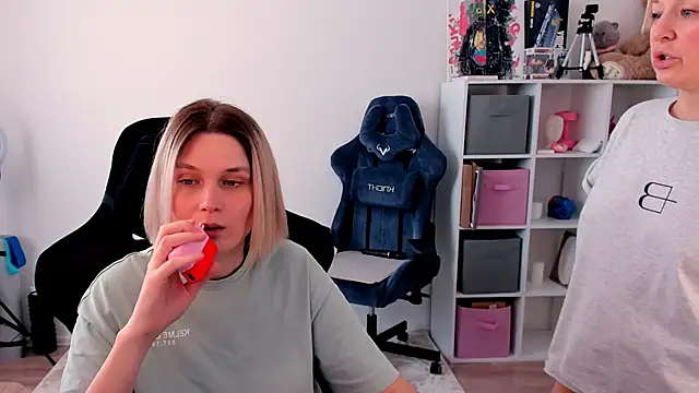 hotblonds online show from March 13, 11:28 am