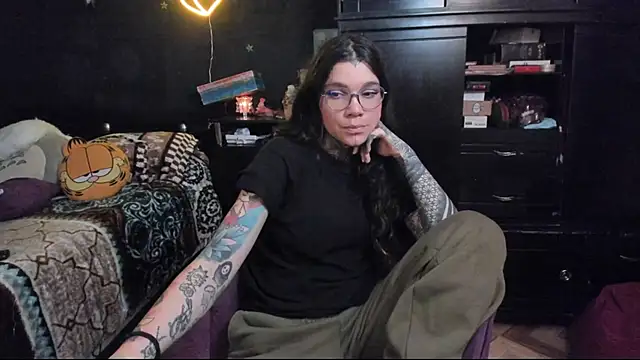Snapshot of Lilmarieee chatting on March 19, 10:09 pm Lilmarieee online show from March 19, 10:09 pm
