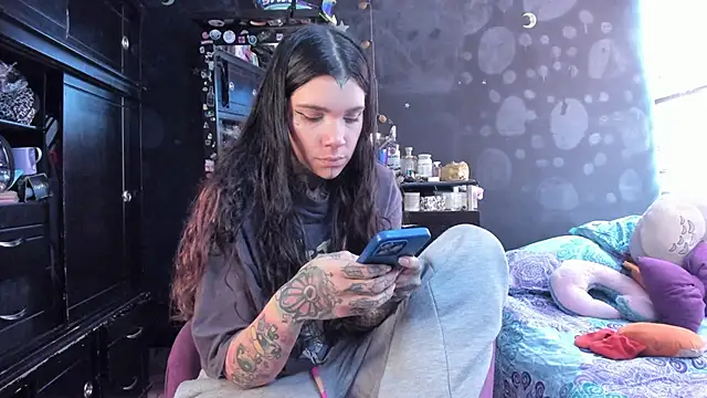 Snapshot of Lilmarieee chatting on December 22, 2:25 pm Lilmarieee online show from December 22, 2:25 pm