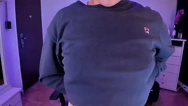 Amaia Daniells online show from January 7, 3:35 am