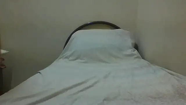 Snapshot of Annerae chatting on December 8, 5:01 pm Annerae online show from December 8, 5:01 pm