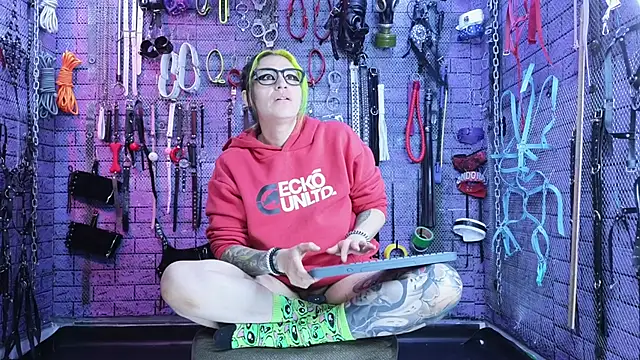 Snapshot of PANDORANEZZ chatting on February 15, 1:53 am PANDORANEZZ online show from February 15, 1:53 am