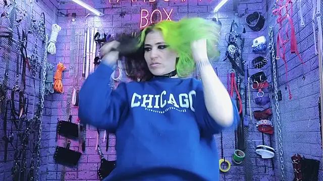 Snapshot of PANDORANEZZ chatting on February 15, 8:33 am PANDORANEZZ online show from February 15, 8:33 am