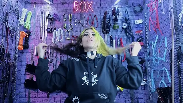 Snapshot of PANDORANEZZ chatting on March 22, 6:11 am PANDORANEZZ online show from March 22, 6:11 am