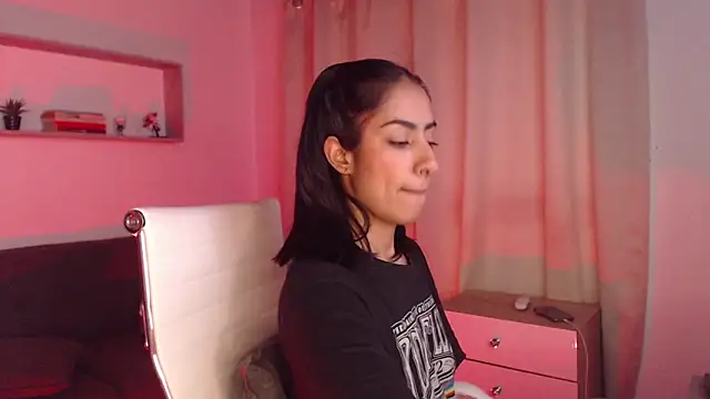 Snapshot of Brown_skin11 chatting on December 16, 10:13 pm Brown skin11 online show from December 16, 10:13 pm