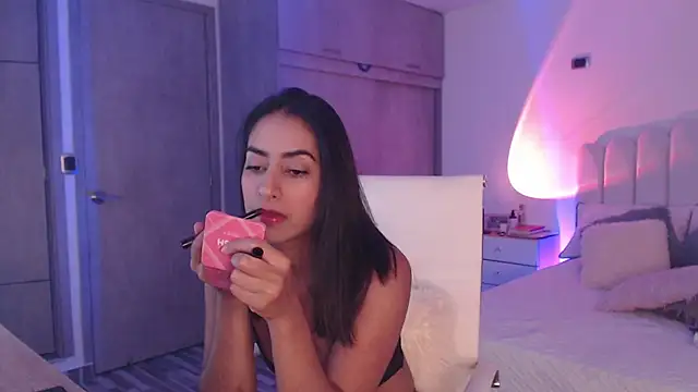 Snapshot of Brown_skin11 chatting on March 3, 9:15 pm Brown skin11 online show from March 3, 9:15 pm