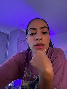 Snapshot of Brown_skin11 chatting on March 7, 11:38 pm Brown skin11 online show from March 7, 11:38 pm