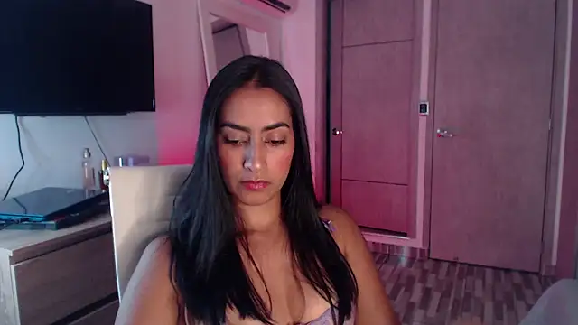 Snapshot of Brown_skin11 chatting on November 8, 9:35 pm Brown skin11 online show from November 8, 9:35 pm