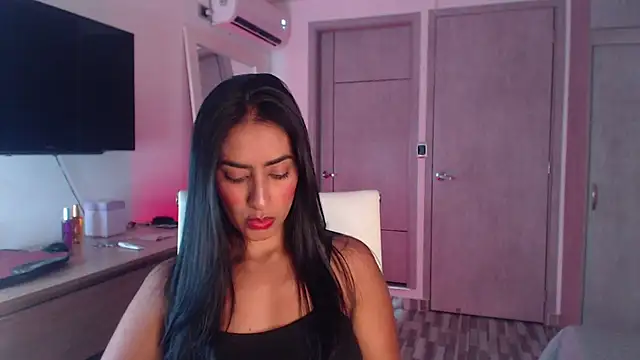 Snapshot of Brown_skin11 chatting on November 13, 10:19 pm Brown skin11 online show from November 13, 10:19 pm