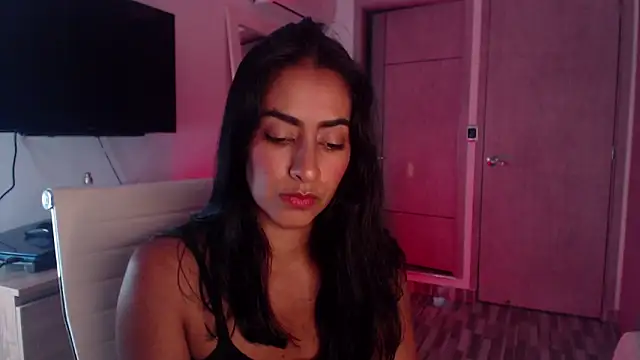 Snapshot of Brown_skin11 chatting on November 19, 9:48 pm Brown skin11 online show from November 19, 9:48 pm