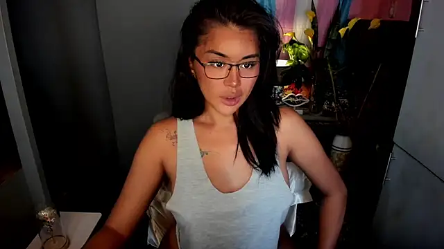 QuiinMollyXxX online show from March 7, 4:42 am