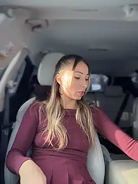 Snapshot of YOUR-KARINA chatting on December 19, 6:31 am YOUR-KARINA online show from December 19, 6:31 am