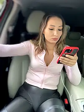 YOUR-KARINA online show from April 17, 6:49 am