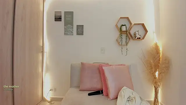 Snapshot of mariam_hill chatting on May 20, 11:22 pm mariam hill online show from May 20, 11:22 pm