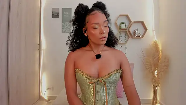 Snapshot of mariam_hill chatting on May 23, 8:02 pm mariam hill online show from May 23, 8:02 pm