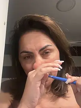 Emma roqueen online show from April 29, 11:00 pm