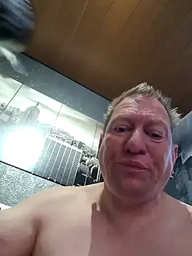 Snapshot of tomtom111111 chatting on December 5, 2:55 pm tomtom111111 online show from December 5, 2:55 pm