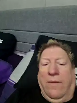 Snapshot of tomtom111111 chatting on December 30, 10:10 am tomtom111111 online show from December 30, 10:10 am