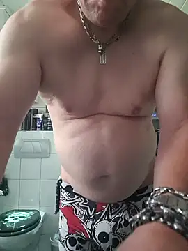 Snapshot of tomtom111111 chatting on September 20, 10:05 am tomtom111111 online show from September 20, 10:05 am