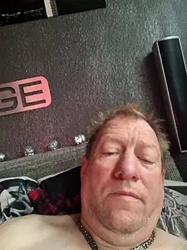 Snapshot of tomtom111111 chatting on September 28, 9:25 am tomtom111111 online show from September 28, 9:25 am