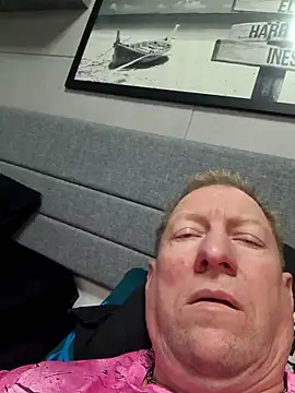 Snapshot of tomtom111111 chatting on October 6, 5:10 pm tomtom111111 online show from October 6, 5:10 pm