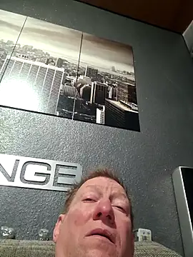 tomtom111111 online show from December 5, 7:43 pm