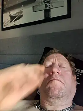 tomtom111111 online show from March 29, 12:49 pm